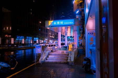 Yongchun MRT station photo by pexels(jimmy liao)